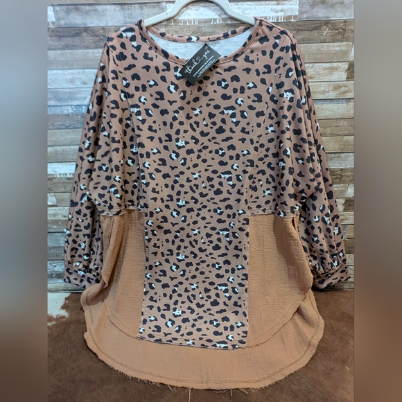 New Textured Raw Edge Drop Shoulder Animal Print W/Tan Hi Lo Side Slit Tunic - Picture 2 of 14